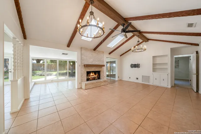 $2,195 | 425 Crestwind Drive, Windcrest, TX 78239