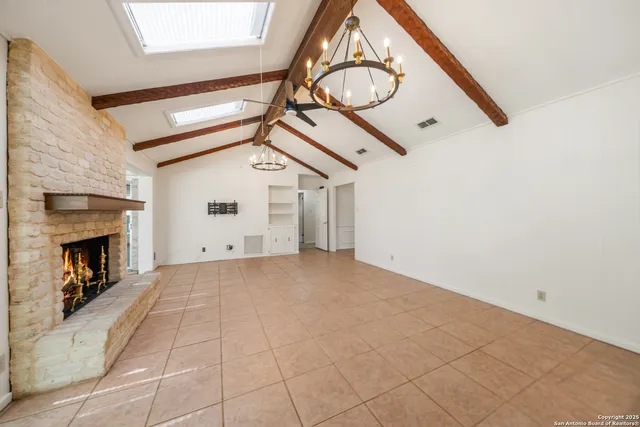 $2,195 | 425 Crestwind Drive, Windcrest, TX 78239