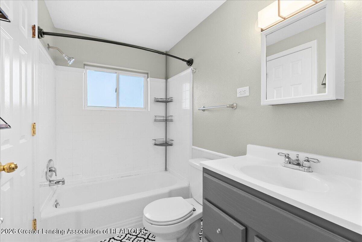 3261 Hepfer Road Lansing, MI 48911 - Photo 19 of 43 21-Media Jett - 34