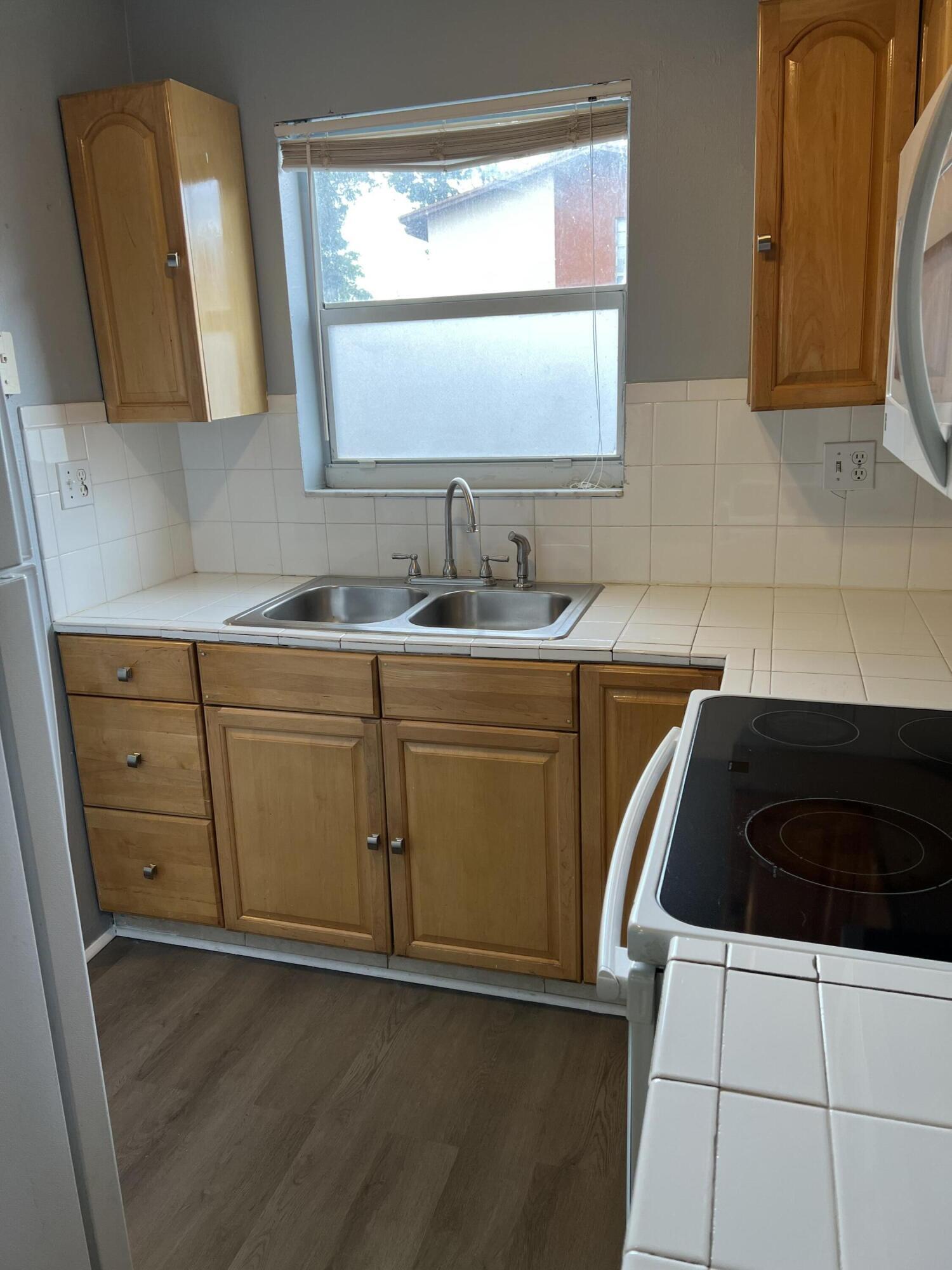 20 Southwest 108th Avenue, Unit F4 Sweetwater, FL 33174 - Photo 5 of 20 IMG_3787