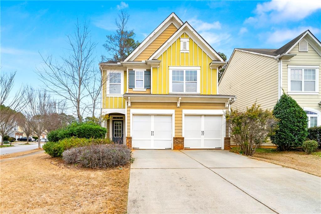a view of a yard in front of a house