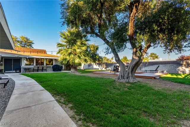 $820,000 | 5710 Madre Mesa Drive, Las Vegas, NV 89108