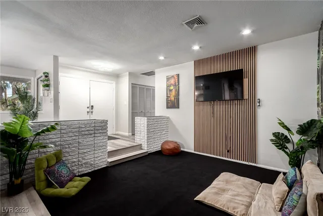 $820,000 | 5710 Madre Mesa Drive, Las Vegas, NV 89108