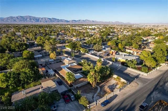 $820,000 | 5710 Madre Mesa Drive, Las Vegas, NV 89108