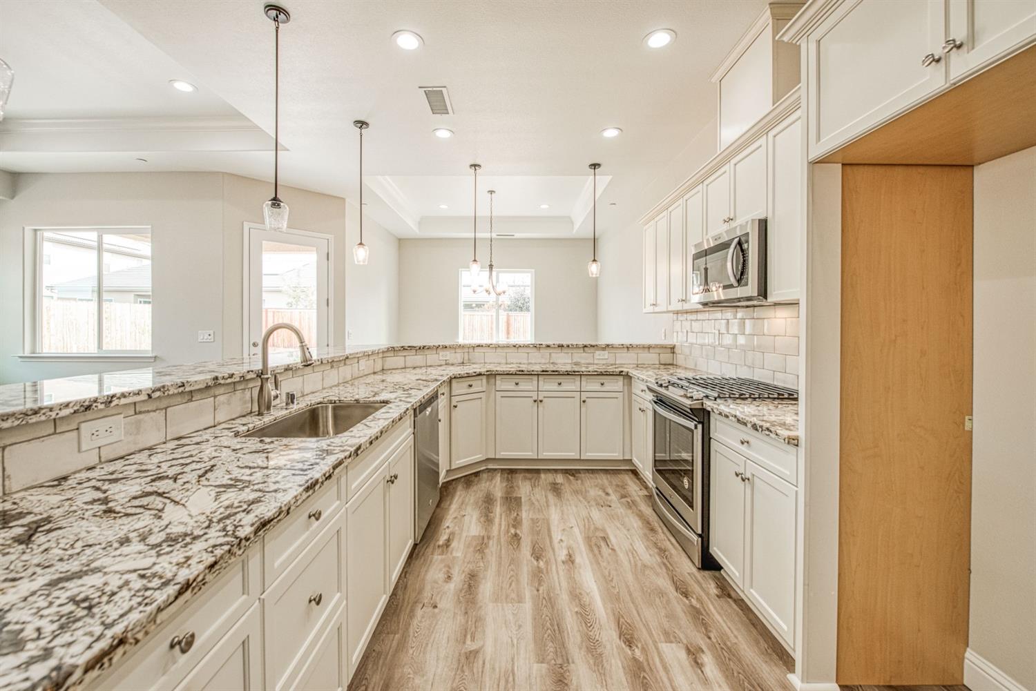 603 Alpine Way Madera, CA 93636 - Photo 11 of 38 Gallery Image 11