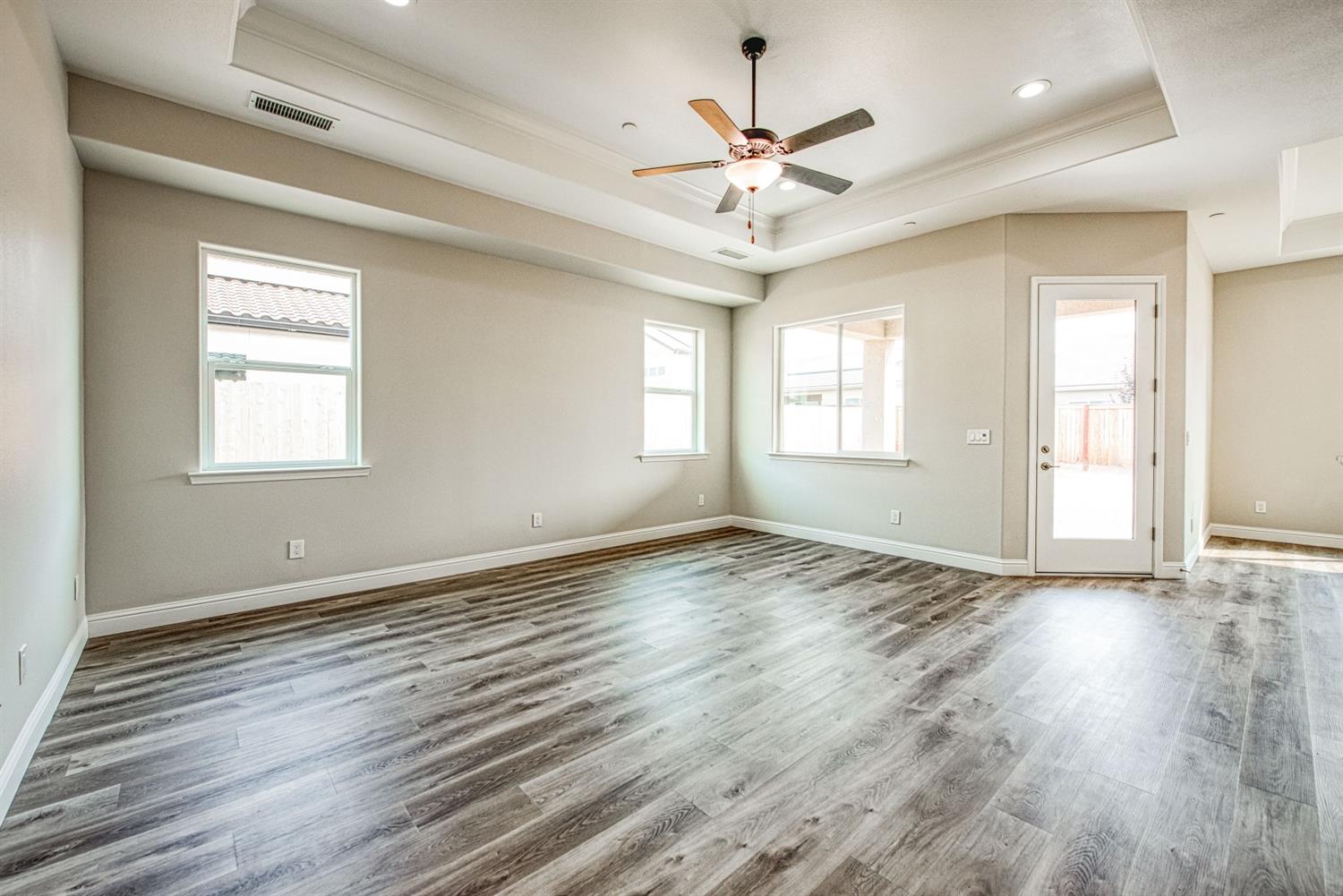 603 Alpine Way Madera, CA 93636 - Photo 4 of 38 Gallery Image 4