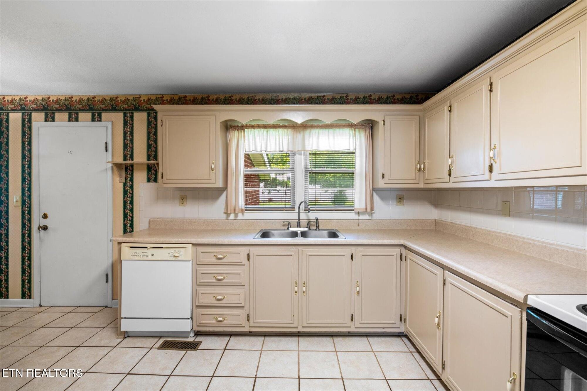 132 County Road 79 Riceville, TN 37370 - Photo 6 of 22 Gallery Image 6