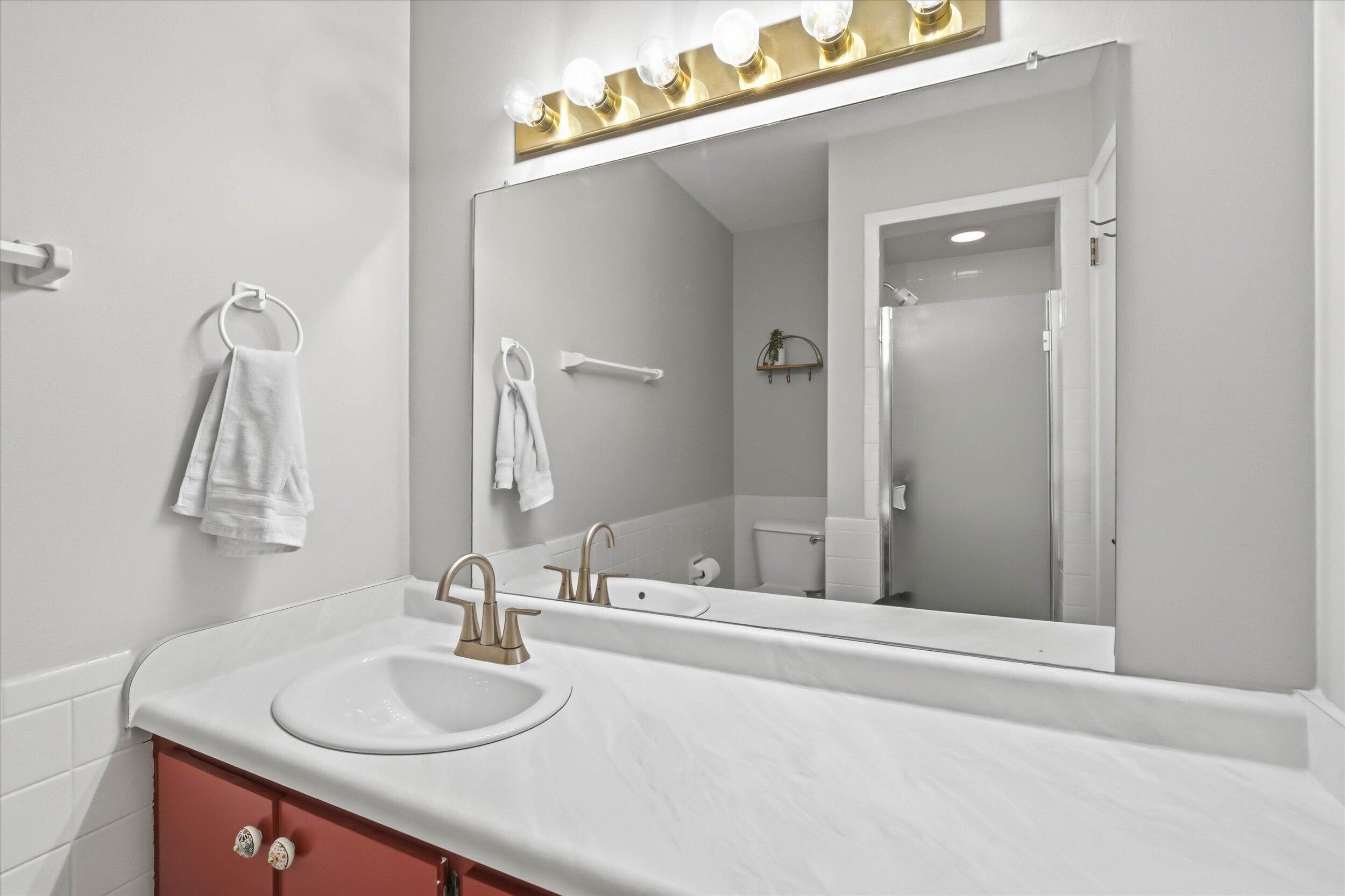 7530 North Port Washington Road Fox Point, WI 53217 - Photo 19 of 41 18-Primary Bathroom