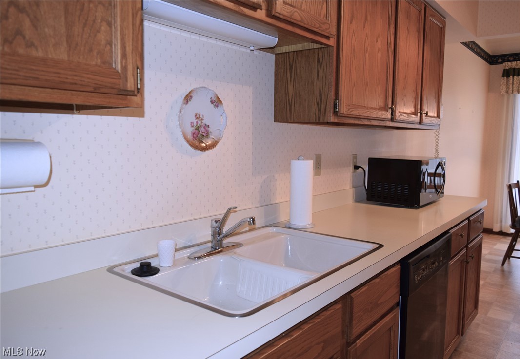 22522 Center Ridge Road, Unit E Rocky River, OH 44116 - Photo 12 of 22 Kitchen Galley Style leading to the Breakfast nook
