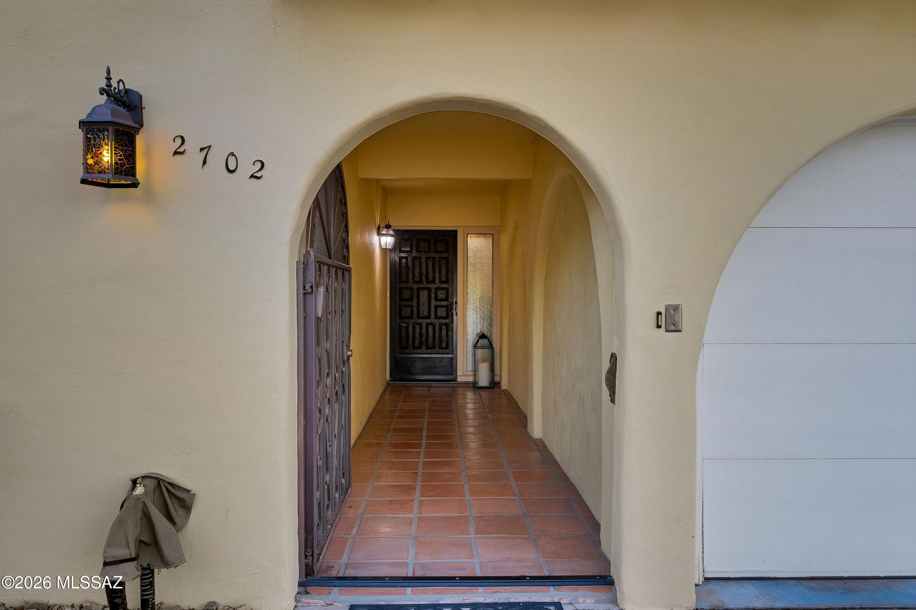 2702 West Magee Road Tucson, AZ 85742 - Photo 4 of 51 Gated Front Entryway