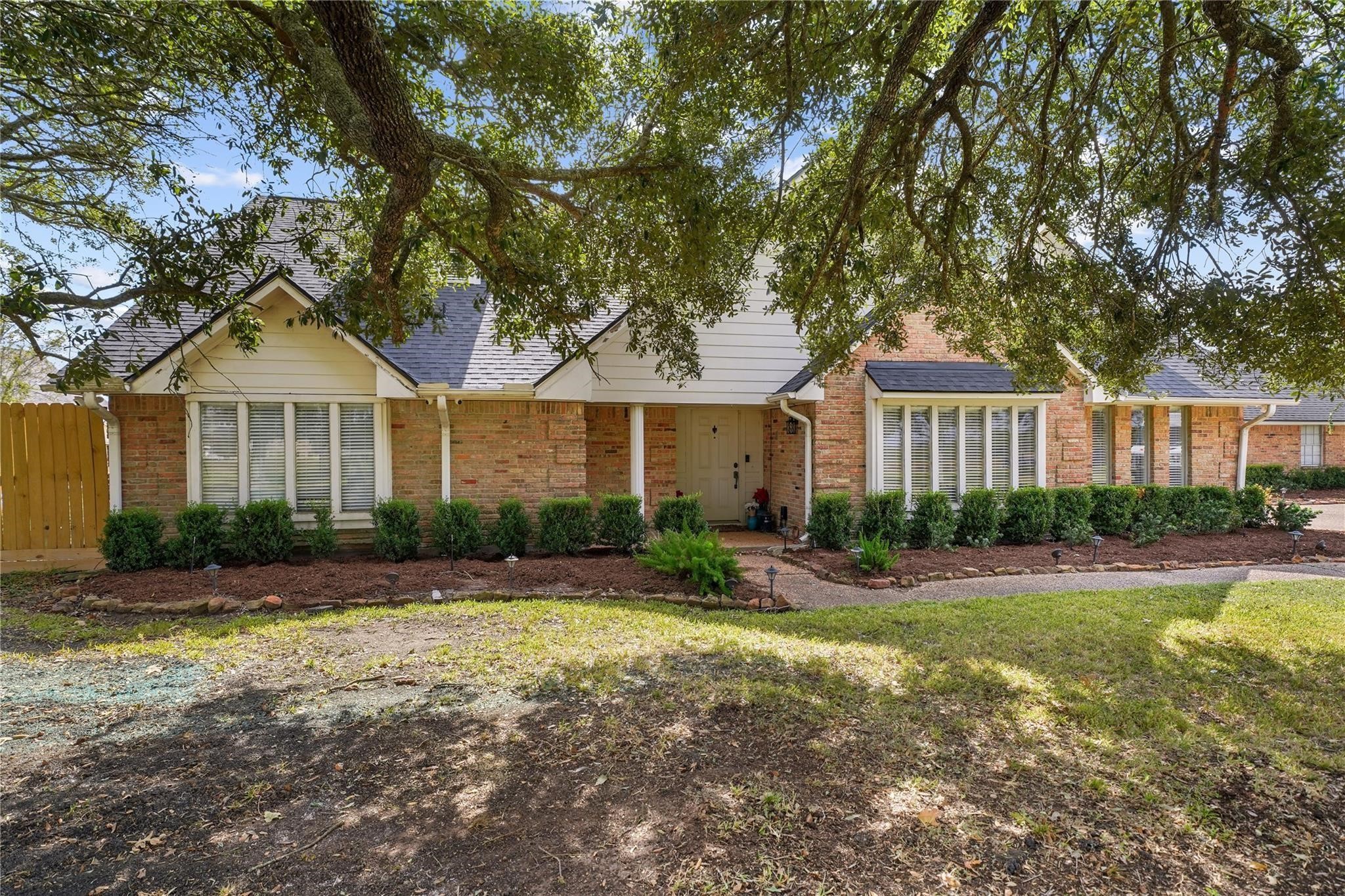 4410 County Road 63 Rosharon, TX 77583 - Photo 2 of 38