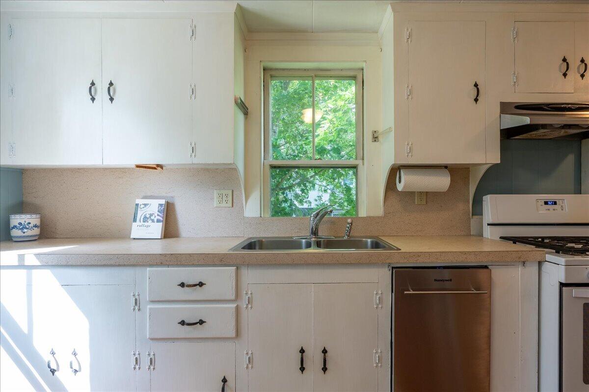 6 Thomas Street Camden, ME 04843 - Photo 4 of 67 6 Thomas Street, Camden