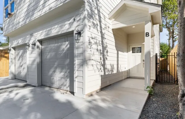 a view of a glass door of the house