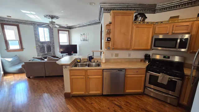 $1,295 | 906 South 5th Street, Unit 202, Milwaukee, WI 53204