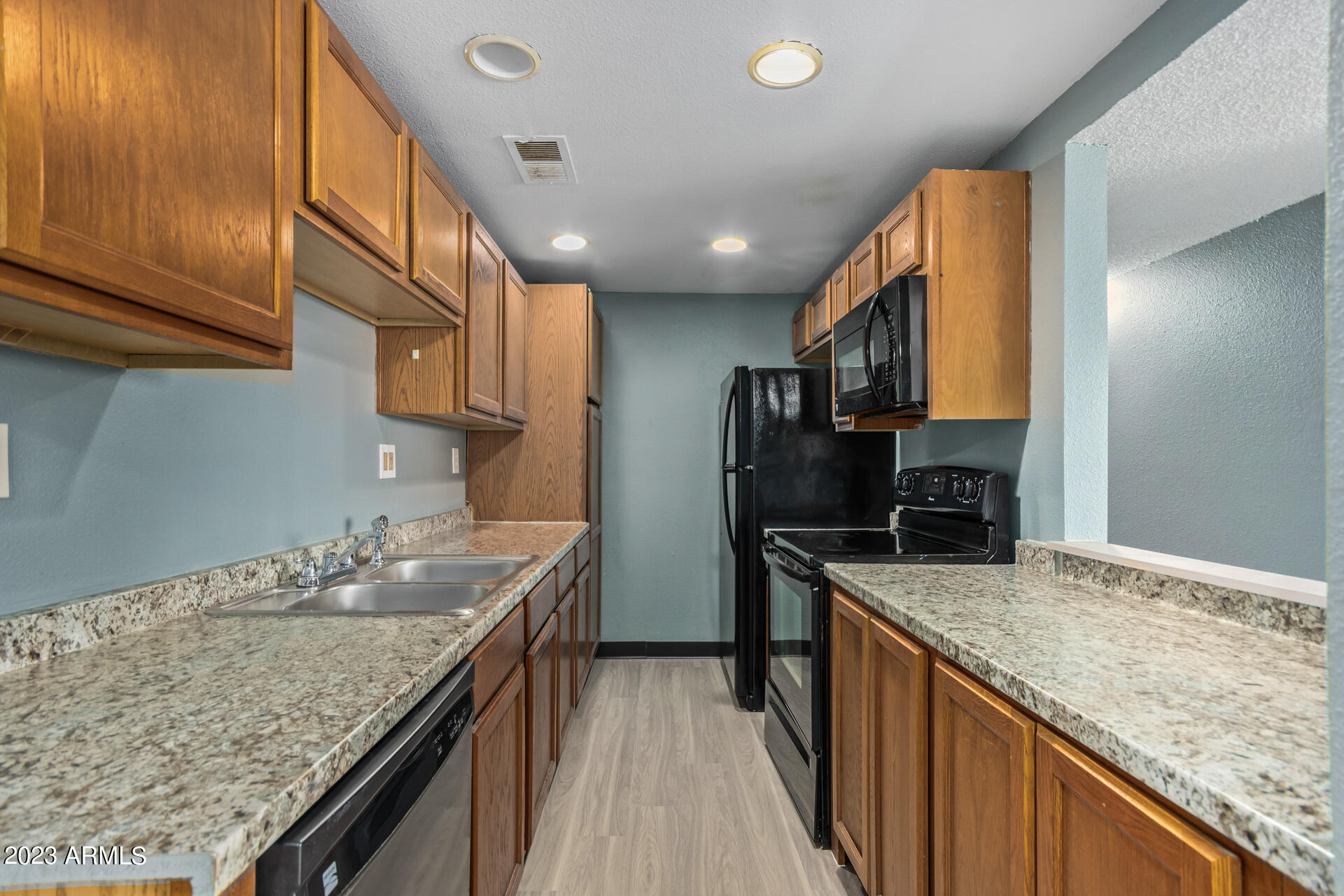 424 West Brown Road, Unit 212 Mesa, AZ 85201 - Photo 11 of 32 11 - Brown