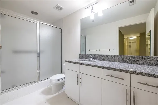 a close view of sink gate