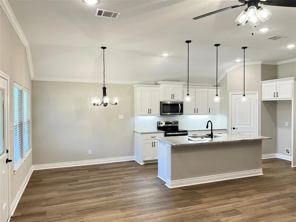 $1,895 | 706 Greyson Lane, Greenville, TX 75402