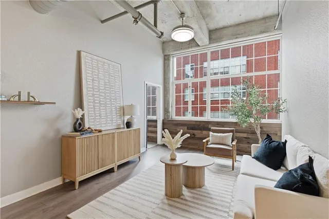 $275,000 | 321 West 7th Street, Unit 402, Kansas City, MO 64105