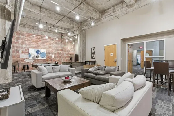 $270,000 | 321 West 7th Street, Unit 402, Kansas City, MO 64105