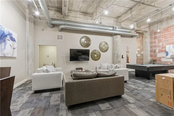 $270,000 | 321 West 7th Street, Unit 402, Kansas City, MO 64105