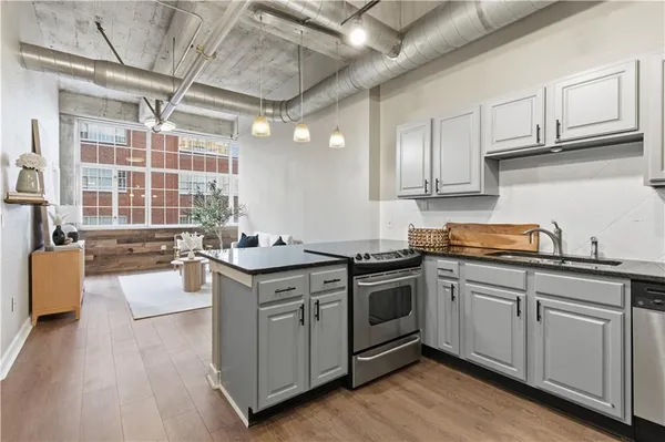$270,000 | 321 West 7th Street, Unit 402, Kansas City, MO 64105