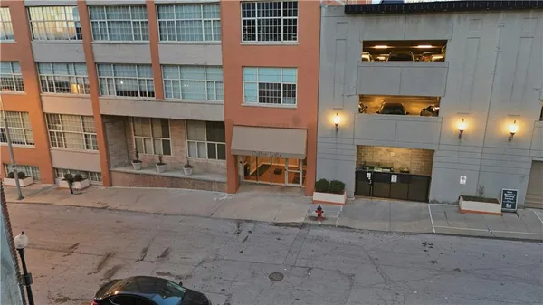 $270,000 | 321 West 7th Street, Unit 402, Kansas City, MO 64105