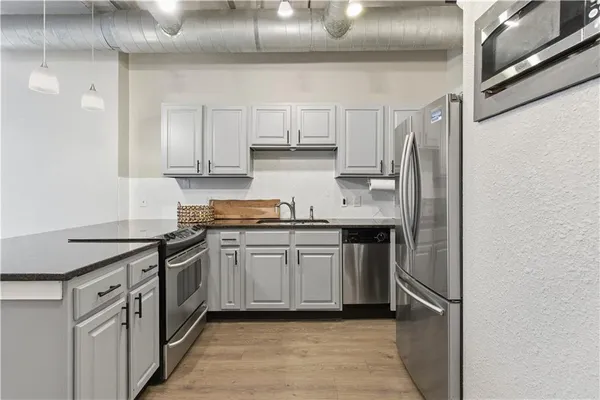 $270,000 | 321 West 7th Street, Unit 402, Kansas City, MO 64105