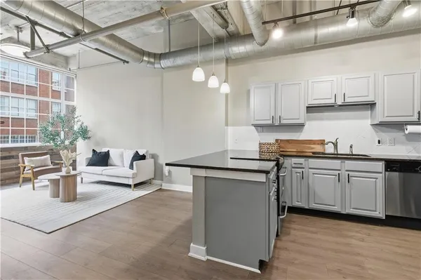 $270,000 | 321 West 7th Street, Unit 402, Kansas City, MO 64105