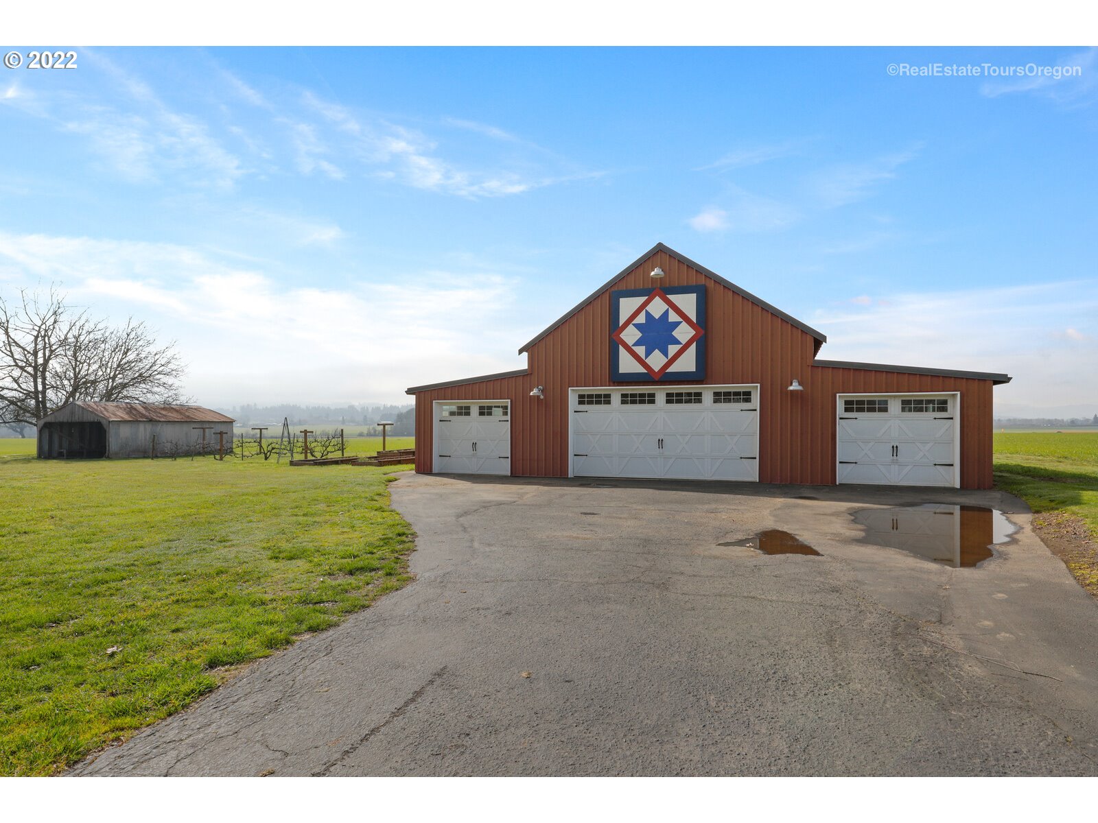 6360 Southwest Minter Bridge Road Hillsboro, OR 97123 - Photo 5 of 32 a front view of a house with a yard
