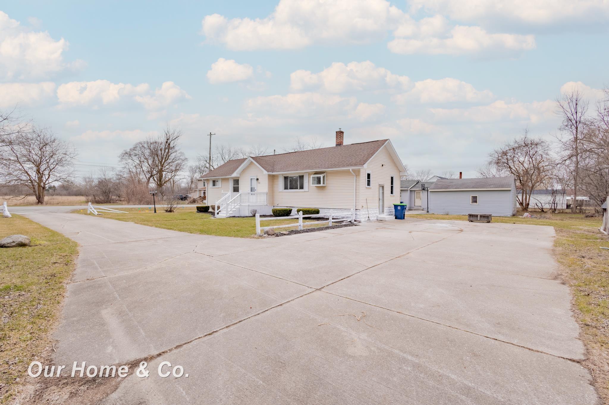 708 Sherman Road Saginaw, MI 48604 - Photo 3 of 24