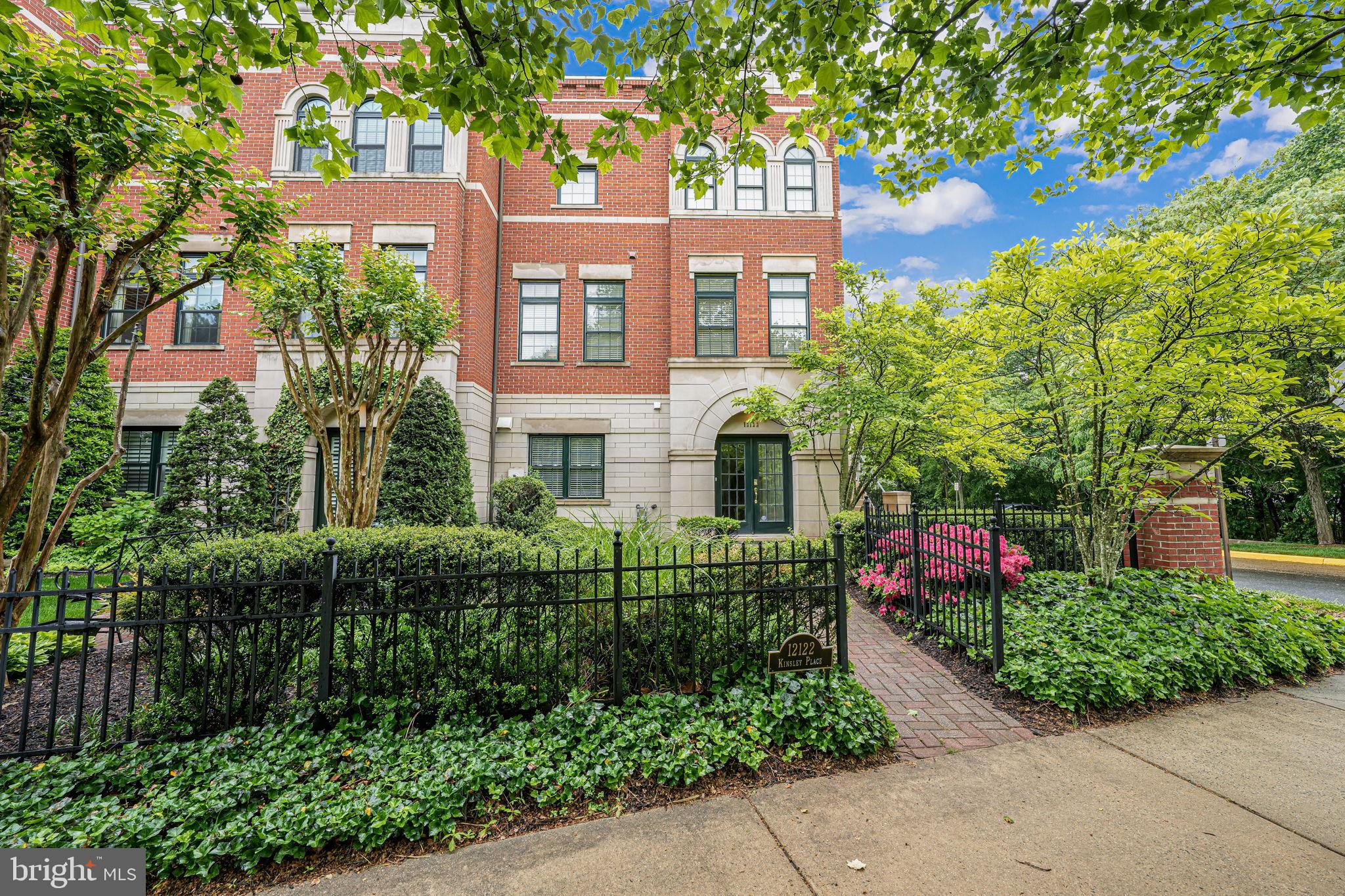 12122 Kinsley Place Reston, VA 20190 - Photo 1 of 25 Gallery Image 1