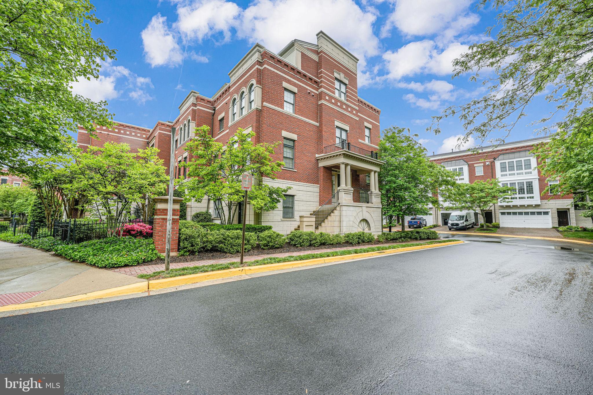 12122 Kinsley Place Reston, VA 20190 - Photo 23 of 25 Gallery Image 23