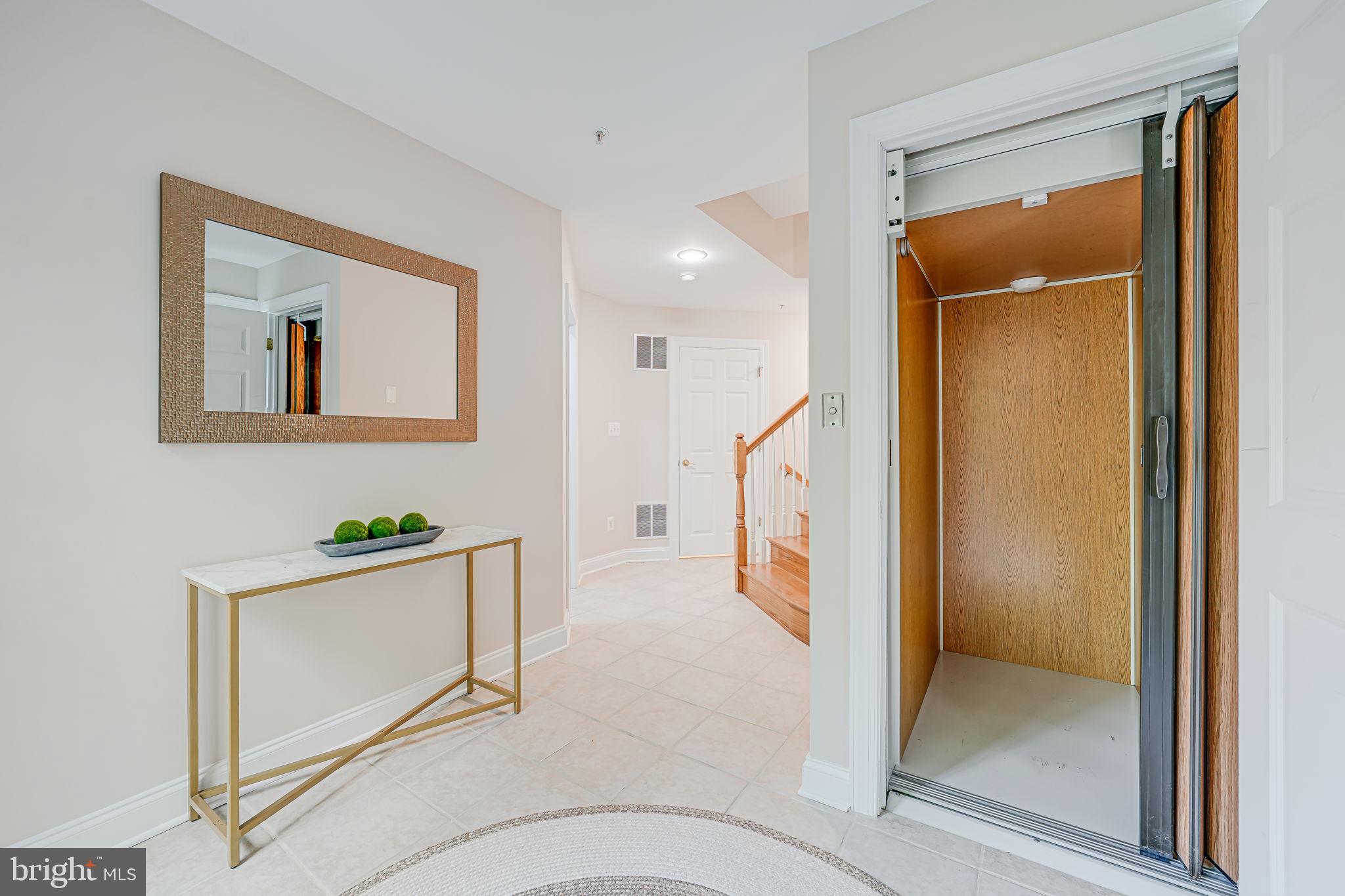 12122 Kinsley Place Reston, VA 20190 - Photo 4 of 25 Gallery Image 4