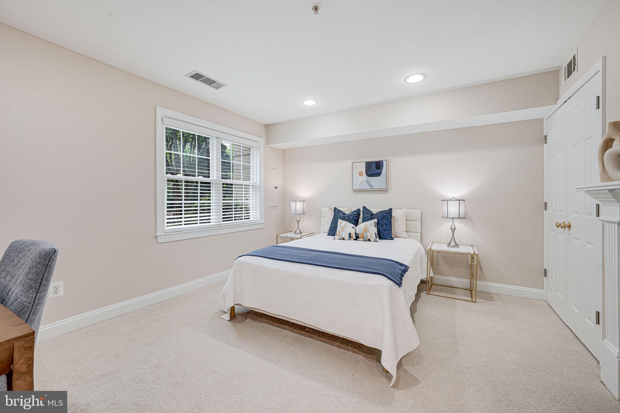 12122 Kinsley Place Reston, VA 20190 - Photo 6 of 25 Gallery Image 6