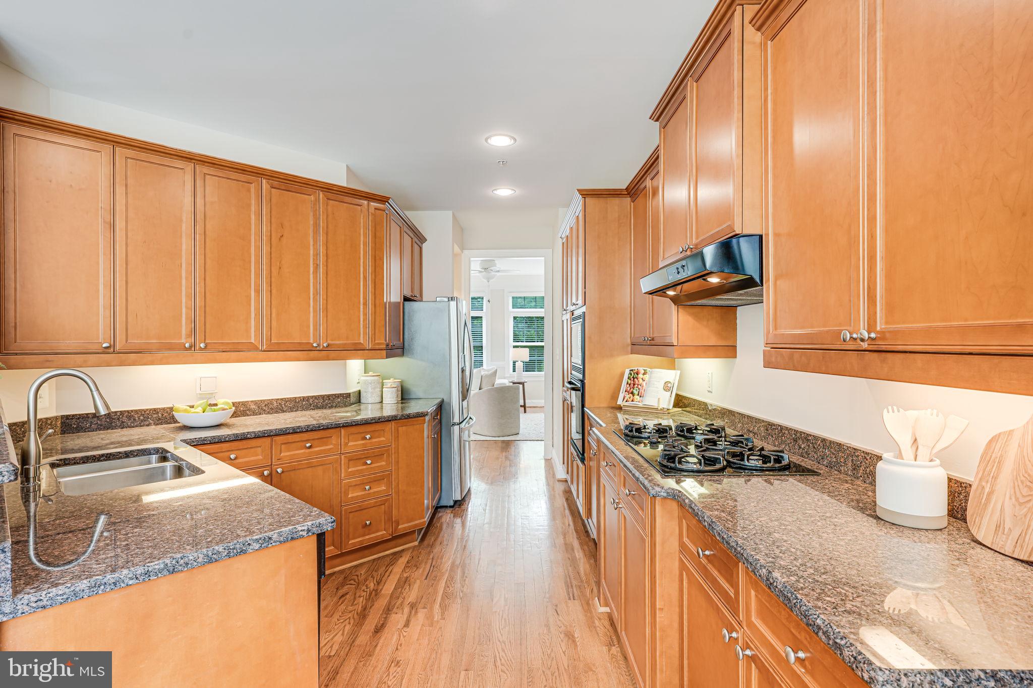 12122 Kinsley Place Reston, VA 20190 - Photo 8 of 25 Gallery Image 8
