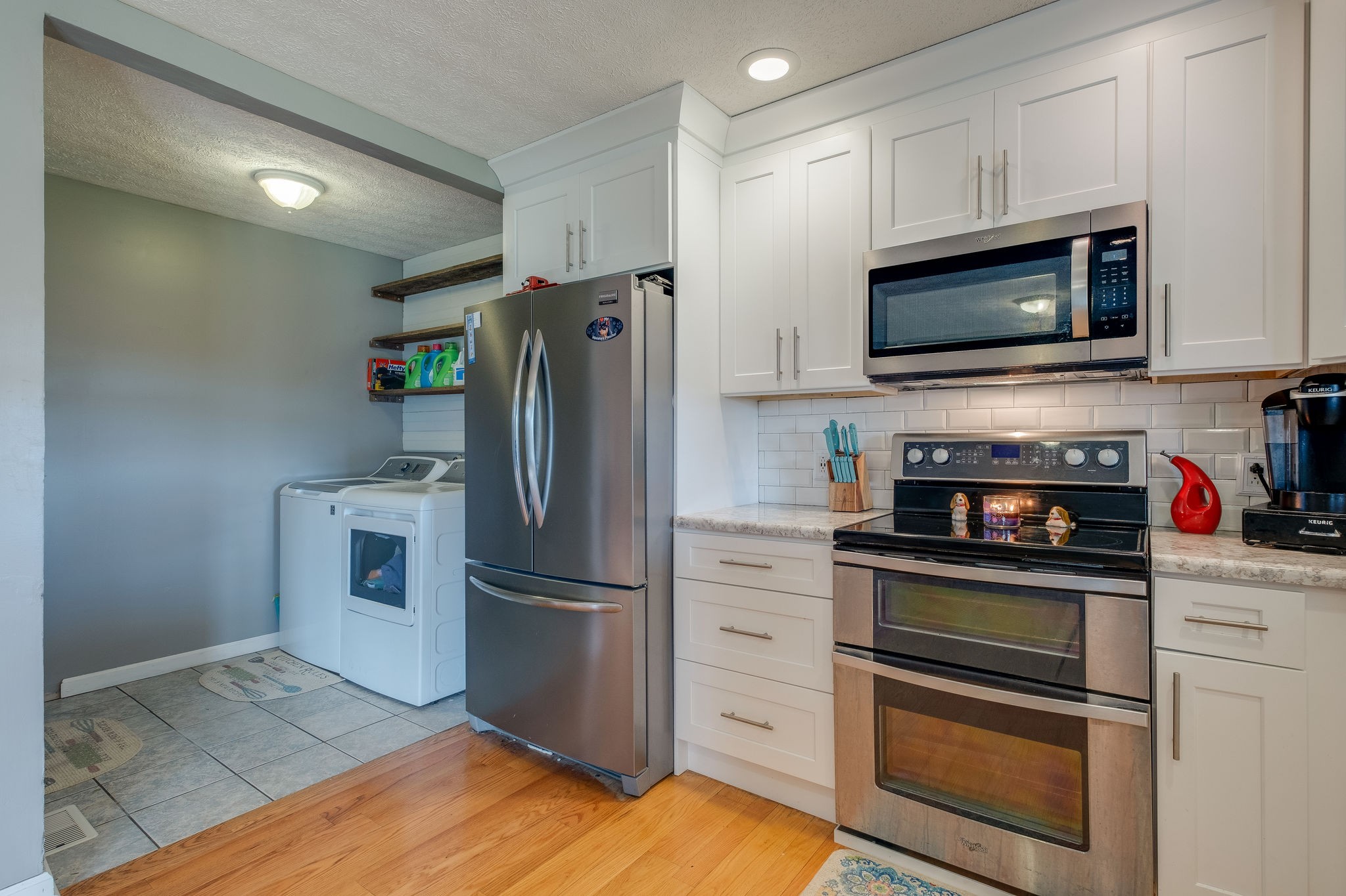 320 Crafton Road Portland, TN 37148 - Photo 14 of 28 a kitchen with a refrigerator stove and microwave