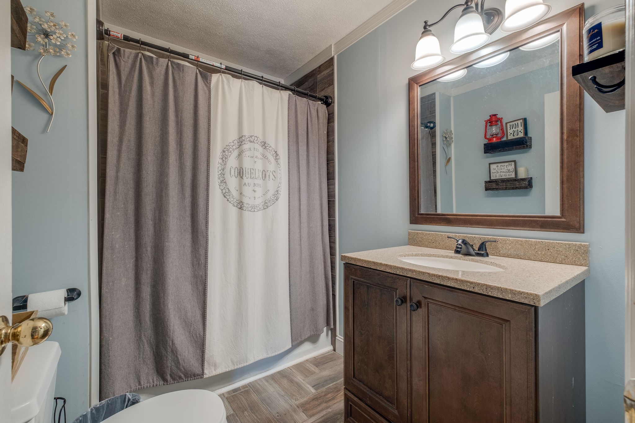 320 Crafton Road Portland, TN 37148 - Photo 17 of 28 a bathroom with a sink and a mirror