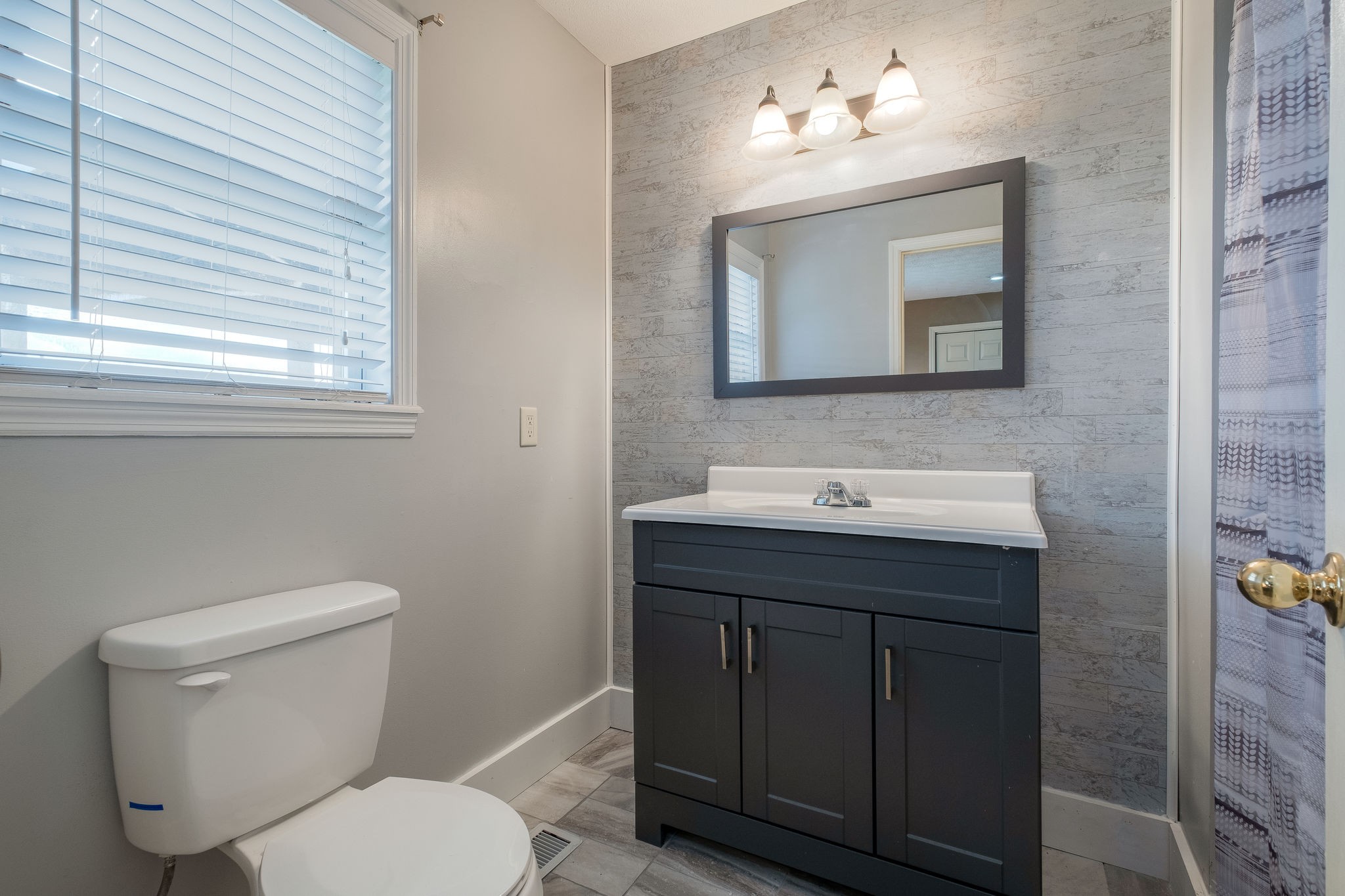 320 Crafton Road Portland, TN 37148 - Photo 21 of 28 a bathroom with a toilet sink and mirror