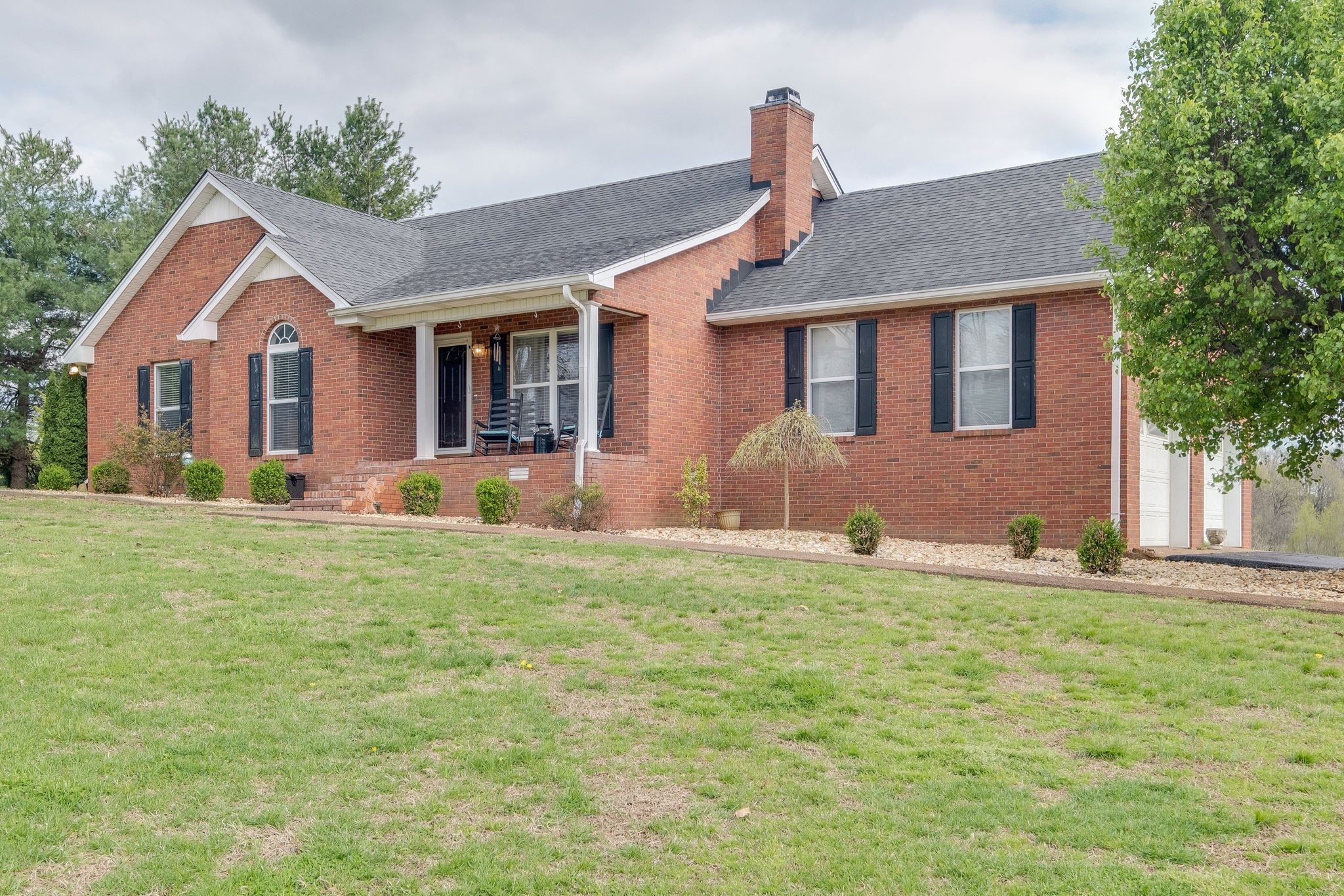 320 Crafton Road Portland, TN 37148 - Photo 4 of 28 a front view of house with yard and green space