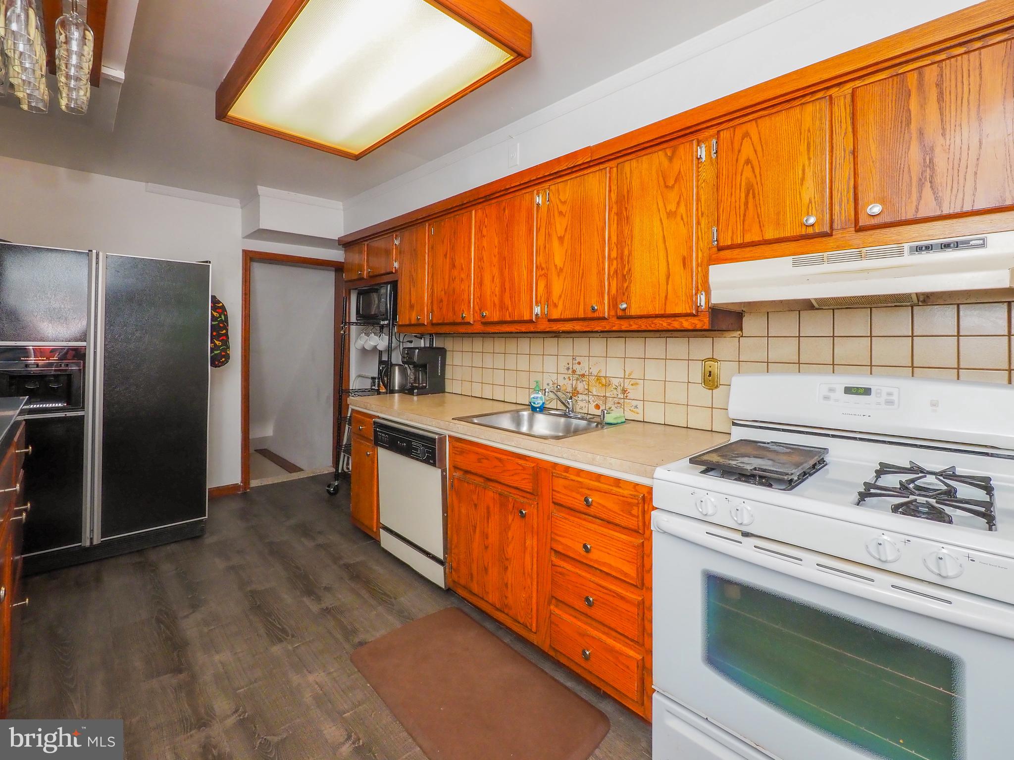 5526 Channing Road Baltimore, MD 21229 - Photo 6 of 42 Kitchen