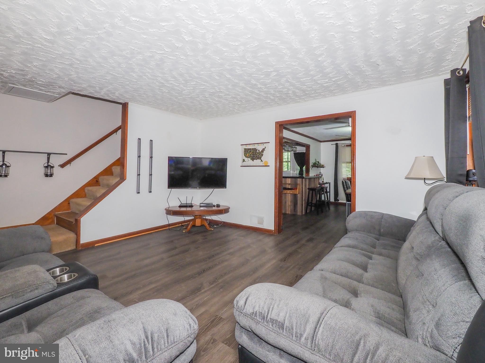 5526 Channing Road Baltimore, MD 21229 - Photo 10 of 42 Living room
