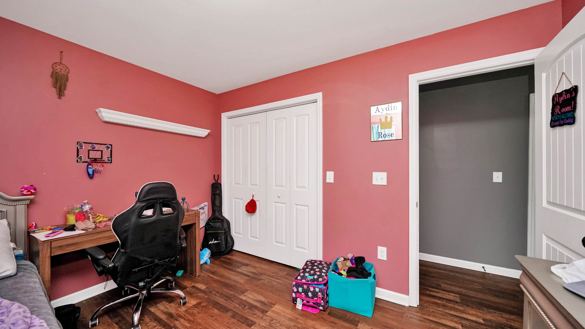 22 Warden Road Fayetteville, TN 37334 - Photo 21 of 34 a bedroom with a workspace