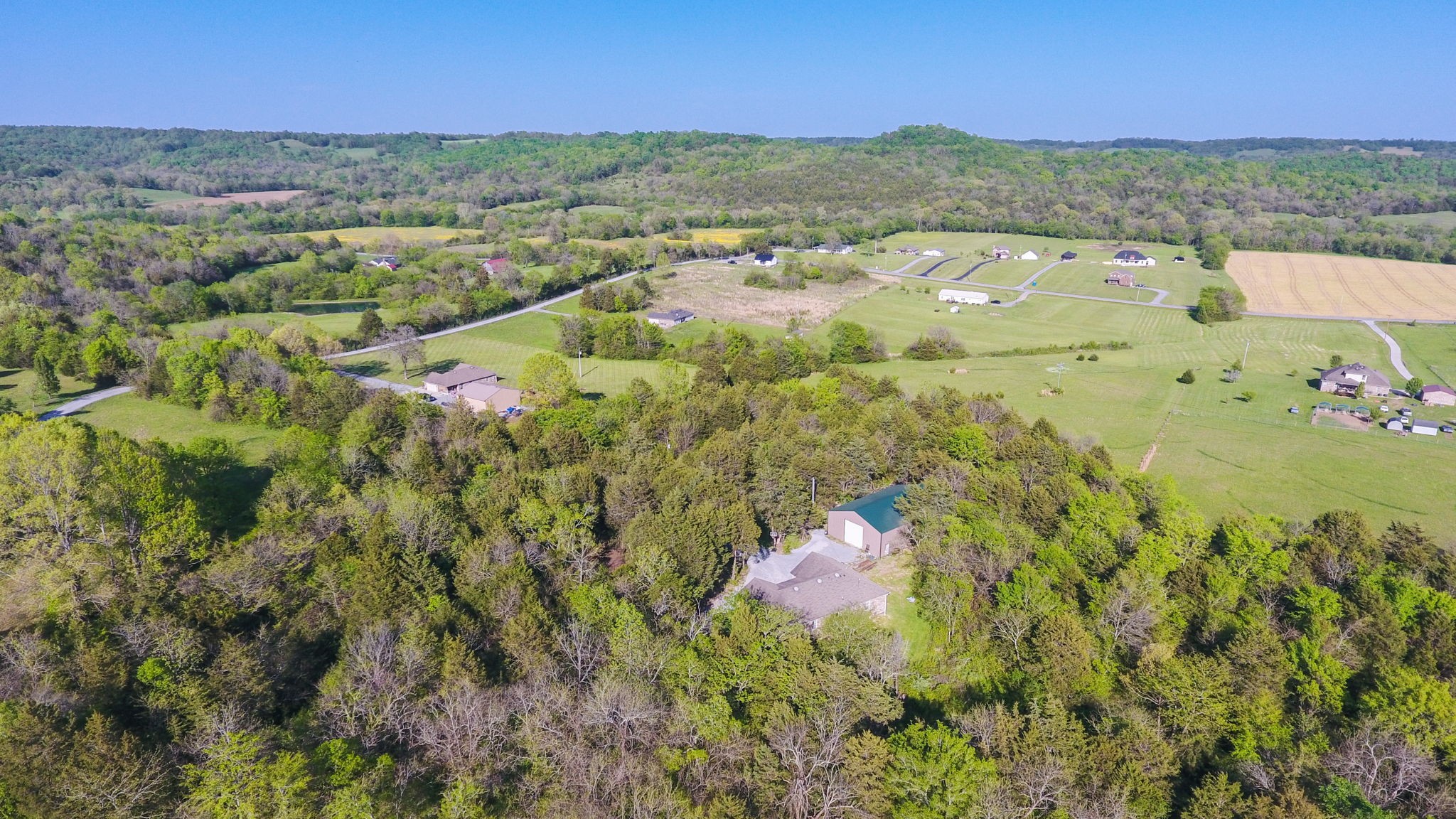 22 Warden Road Fayetteville, TN 37334 - Photo 25 of 34 a view of a city with mountains in the background
