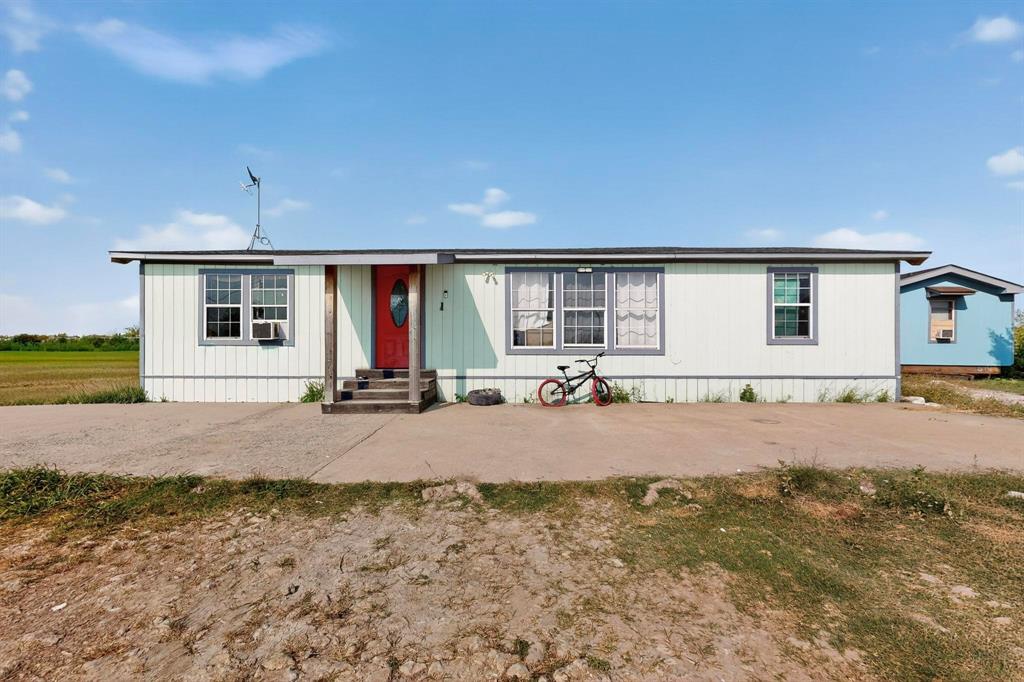 17607 Soman Nevada, TX 75173 - Photo 19 of 20 a house view with a outdoor space