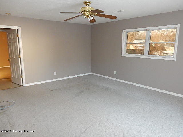 9100 New Maple Road Louisville, KY 40229 - Photo 7 of 18 Family Room