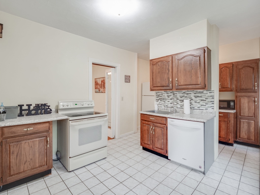 29 Agate Avenue Worcester, MA 01604 - Photo 16 of 30