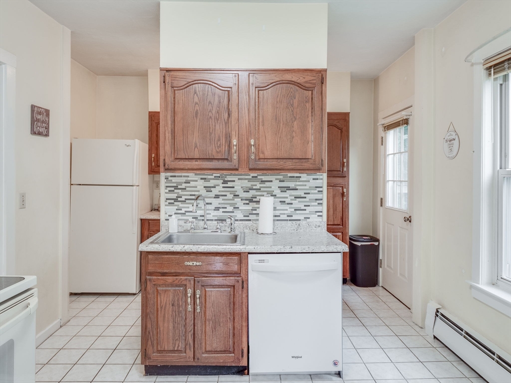 29 Agate Avenue Worcester, MA 01604 - Photo 17 of 30