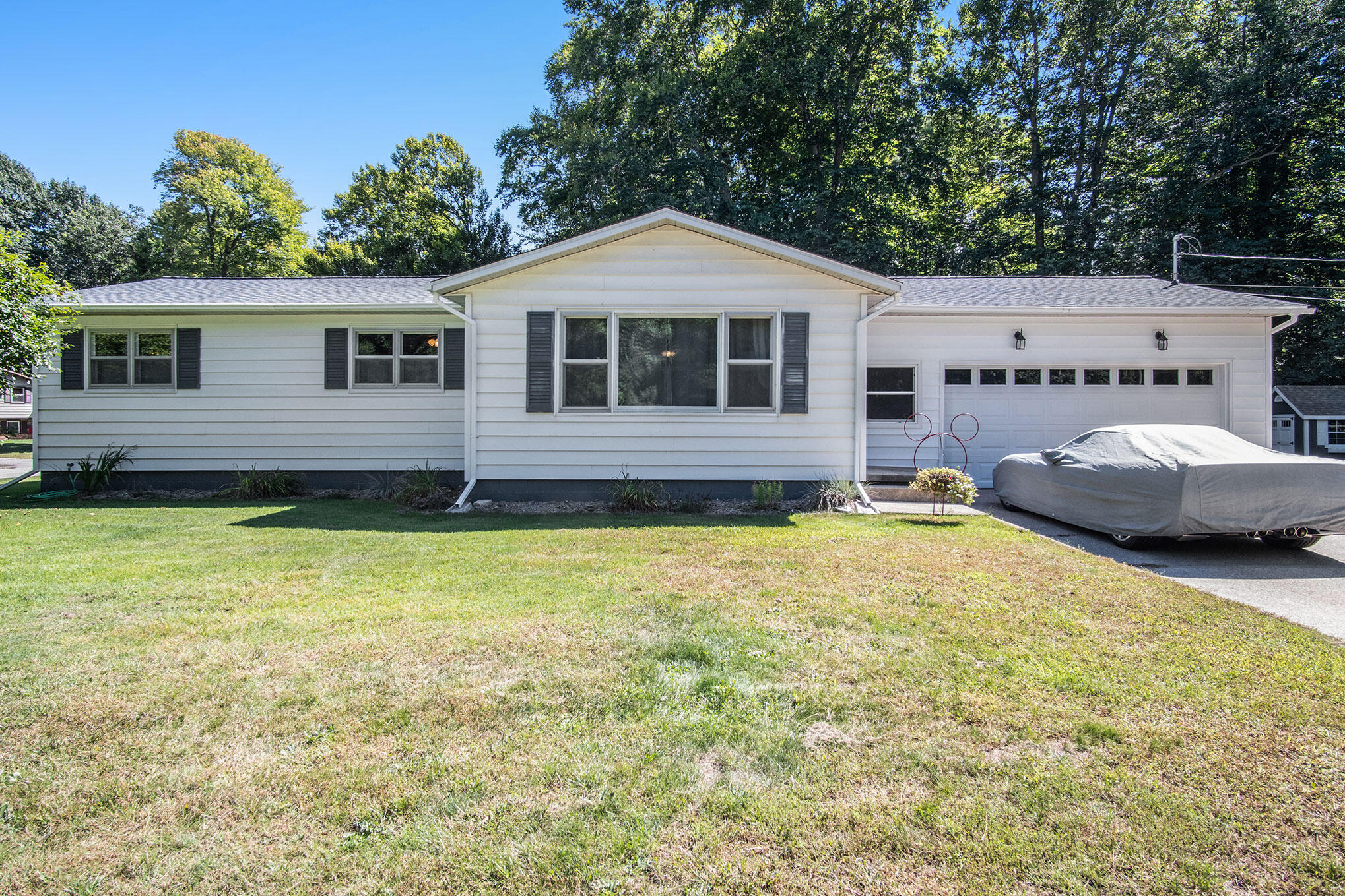 2601 West Fruitport Rd. Spring Lake, MI 49456 - Photo 2 of 28 DSC02456