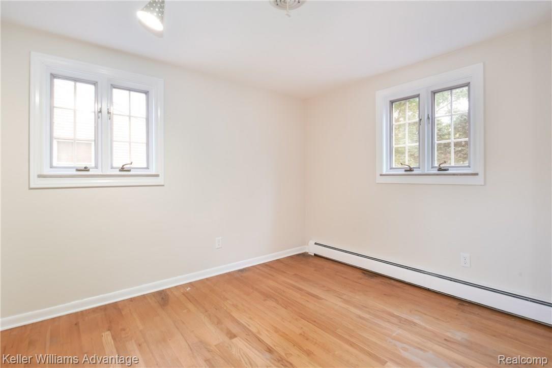 349 Ridgemont Road Grosse Pointe, MI 48236 - Photo 17 of 33 Hardwood Floors & Very Efficient Triple Pane PELLA Windows!