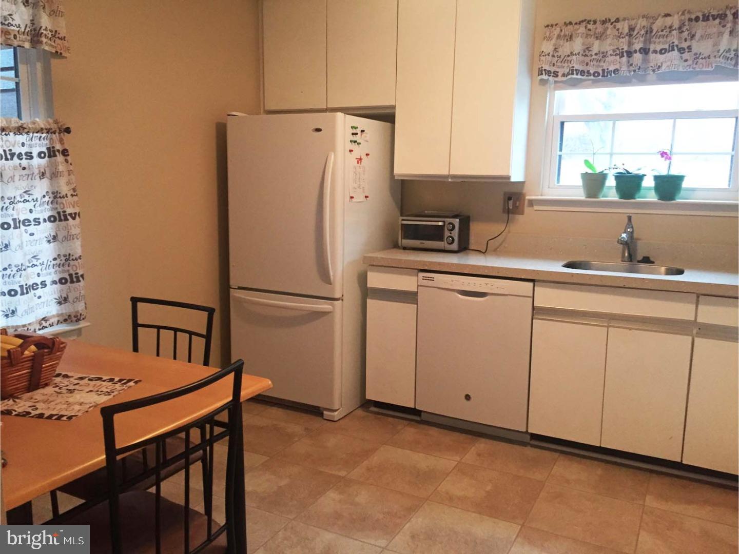 60 Rittenhouse Court, Unit 209 Wayne, PA 19087 - Photo 5 of 18 Kitchen